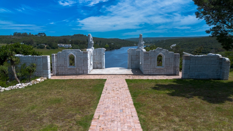 6 Bedroom Property for Sale in Stilbaai Oos Western Cape